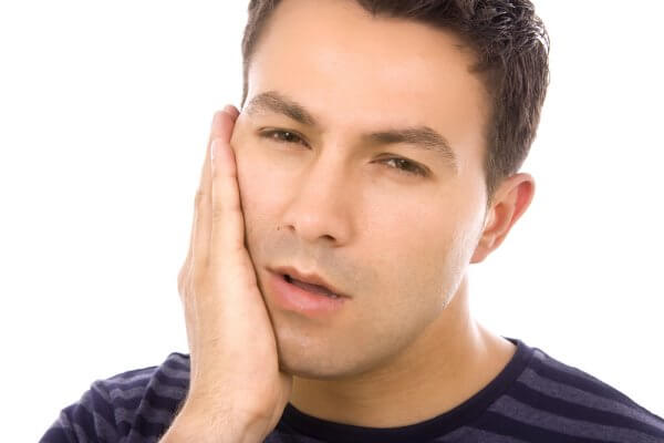 Bạn có thể phát hiện tình trạng sâu răng khi đau nhức