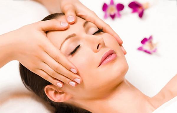 Massage, bấm huyệt có thể hỗ trợ cải thiện tình trạng khuôn mặt không cân đối