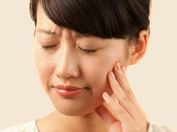 Bọc răng sứ xong bị đau - Giải pháp nào khắc phục?
