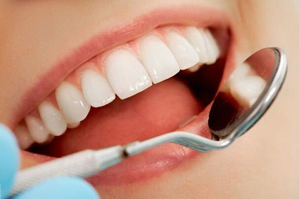 Răng sứ cercon là gì? Có mấy loại?