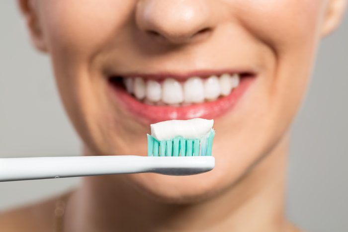 Niềng Răng Mắc Cài Sứ Là Gì Chi Phí Và Thời Gian Niềng Bao Lâu